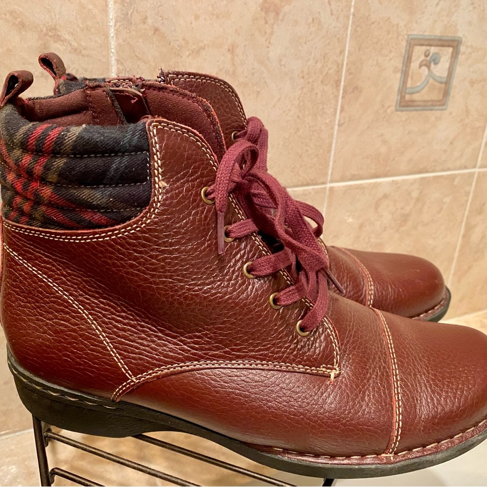 Clarks Cushion Maroon Leather Flannel Plaid Boots